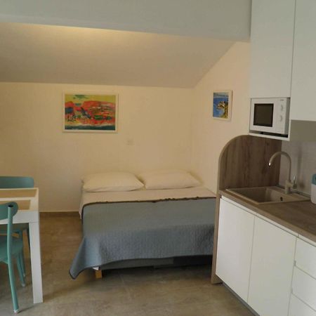Apartments Marcic Bol Esterno foto