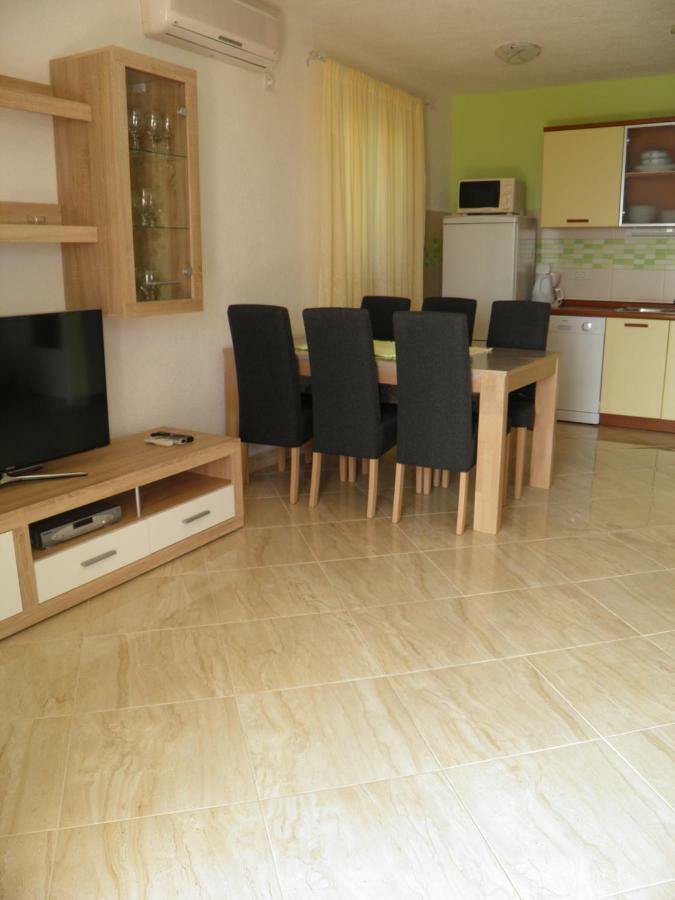 Apartments Marcic Bol Esterno foto