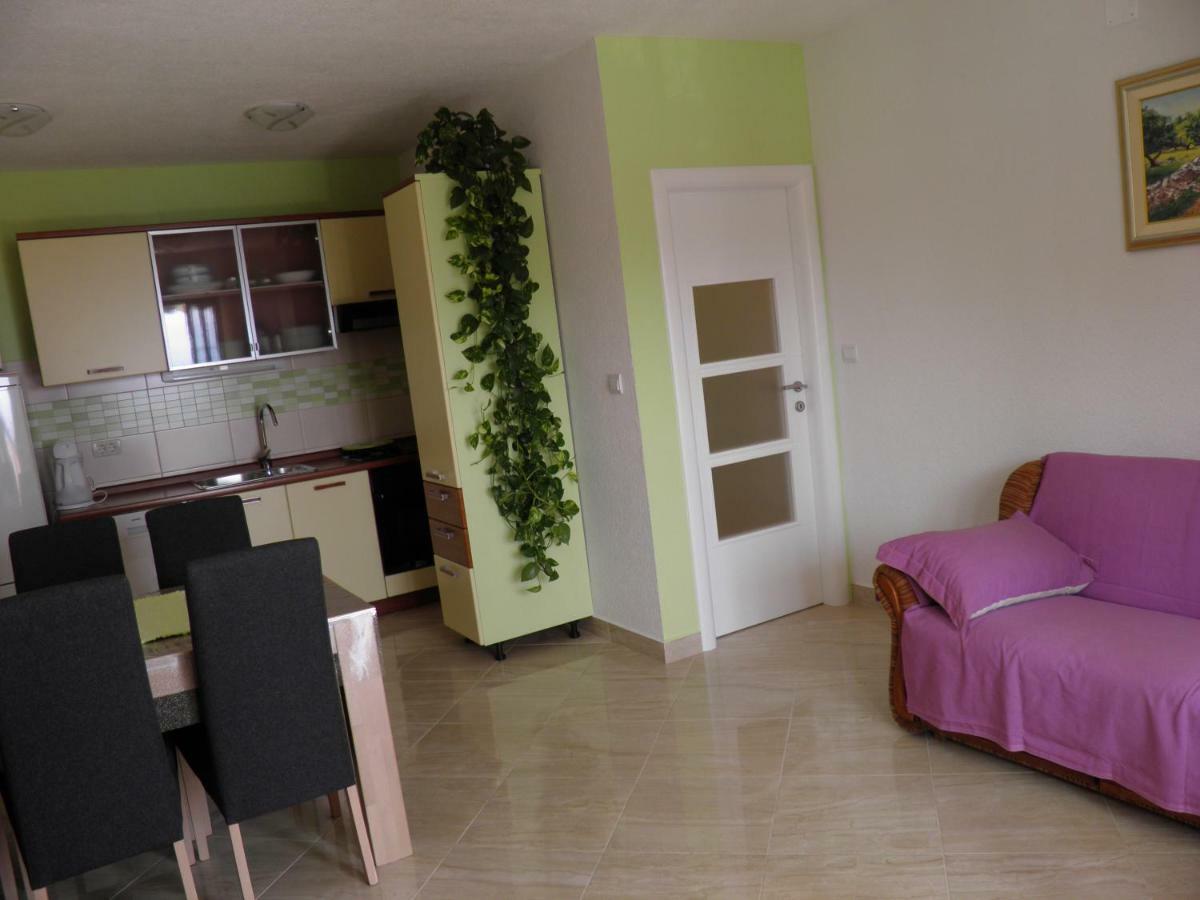 Apartments Marcic Bol Esterno foto