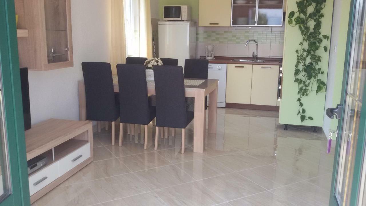Apartments Marcic Bol Esterno foto