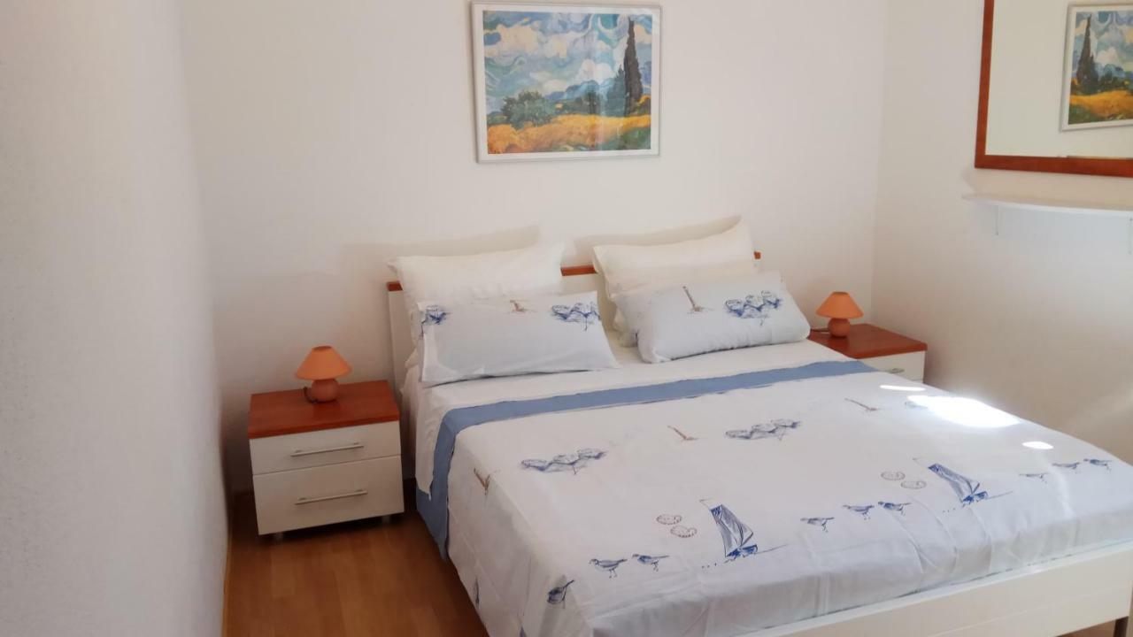 Apartments Marcic Bol Esterno foto